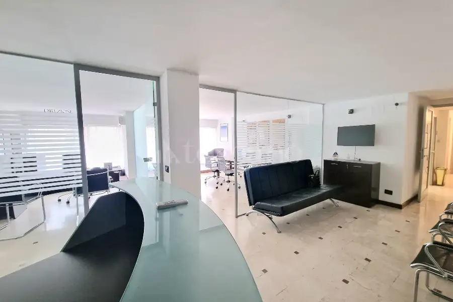 Ufficio in vendita di 100 mq a €255.000 (rif. 25/2026)