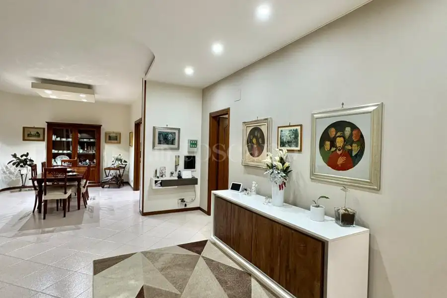 Villa in vendita di 450 mq a €390.000 (rif. 70/2026)