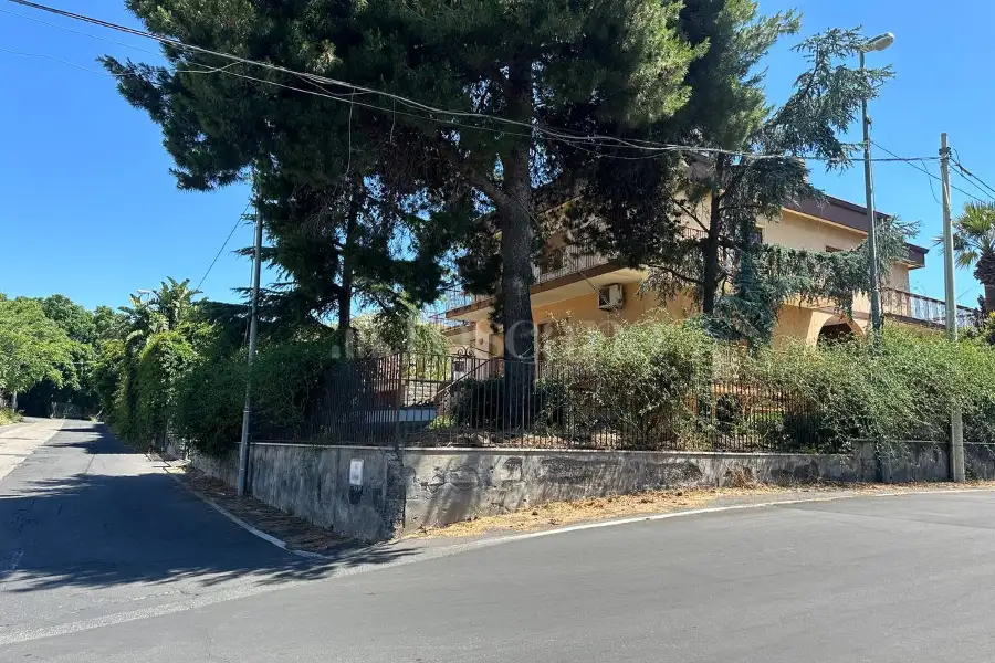 Villa in vendita di 575 mq a €878.000 (rif. 89/2025)