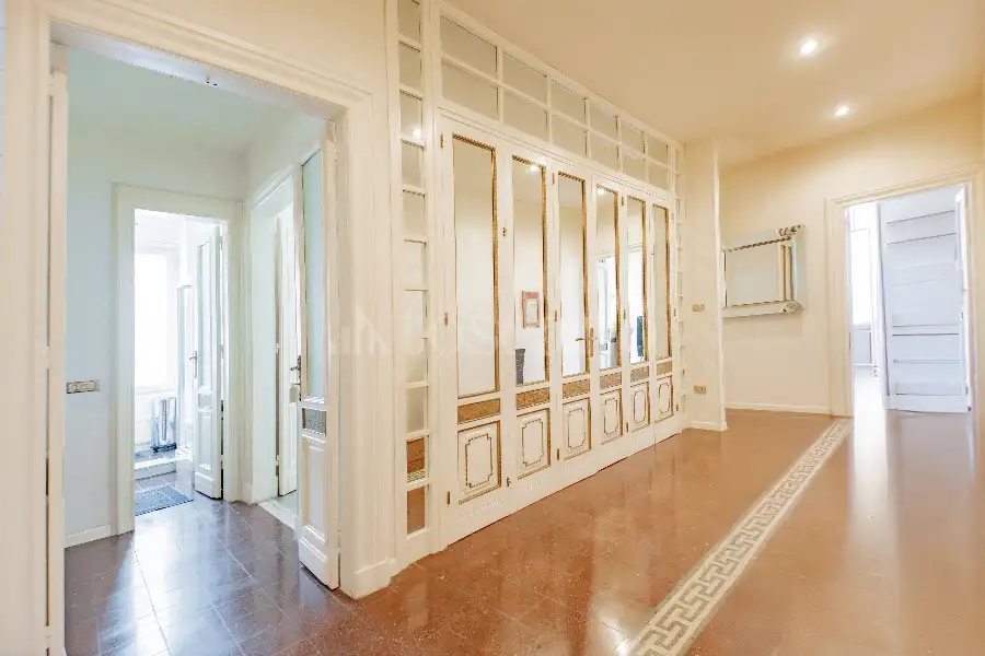 Casa in vendita di 340 mq a €790.000 (rif. 9/2025)