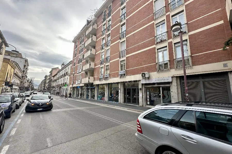 Ufficio in affitto di 90 mq a €800 (rif. 1/2025)