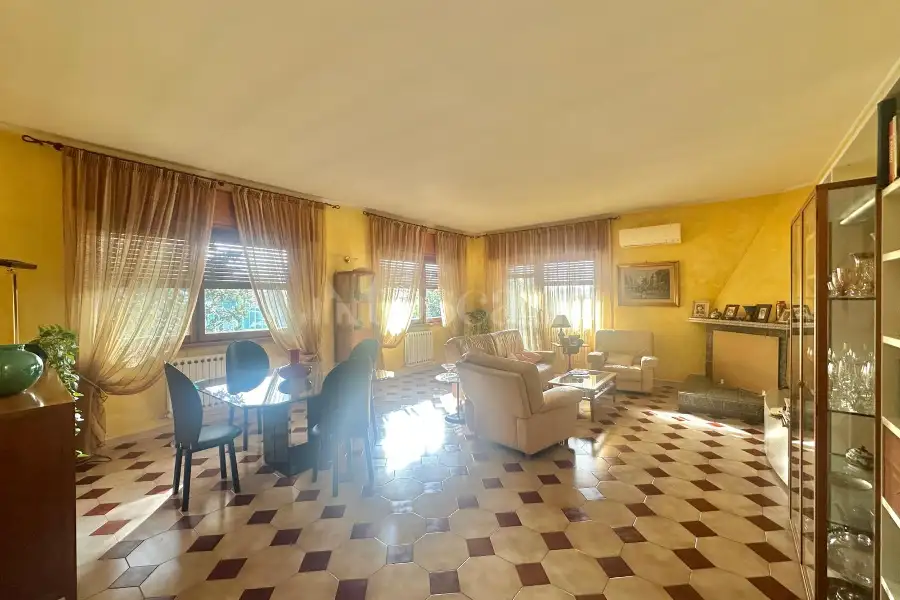 Attico in vendita di 146 mq a €369.000 (rif. 11/2025)