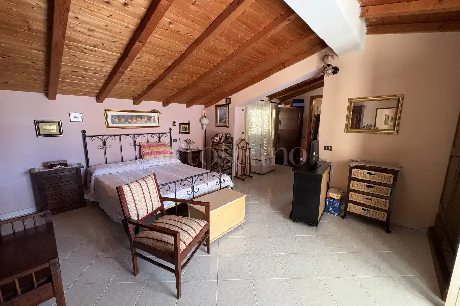 Casa Indipendente in vendita di 220 mq a €330.000 (rif. 148/2026)