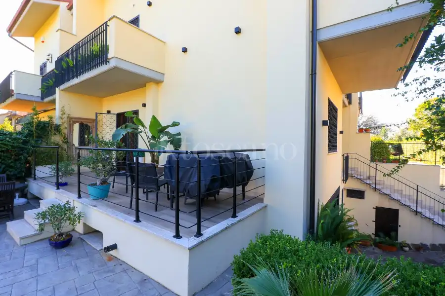Villa Plurifamiliare in vendita di 210 mq a €675.000 (rif. 62/2026)