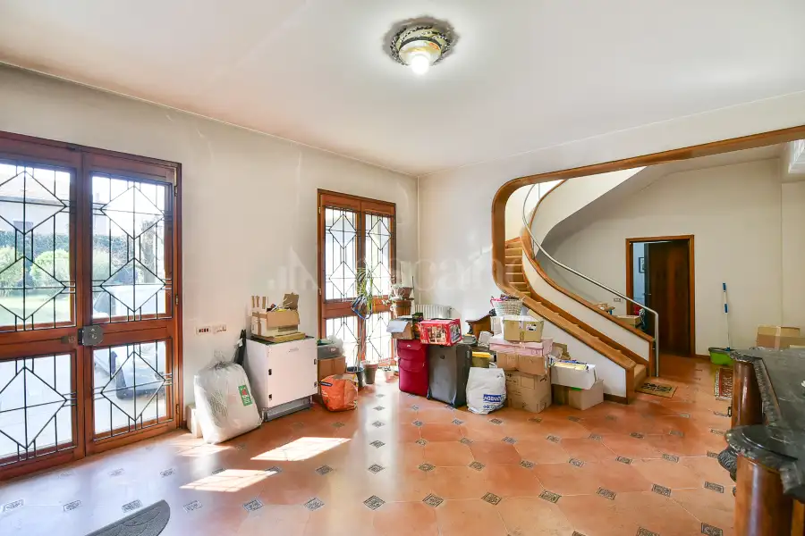 Casa Indipendente in vendita di 400 mq a €260.000 (rif. 9/2026)