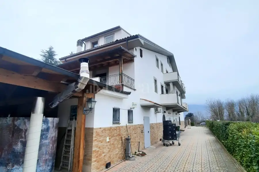 Villa Plurifamiliare in vendita di 800 mq a €795.000 (rif. 6/2025)
