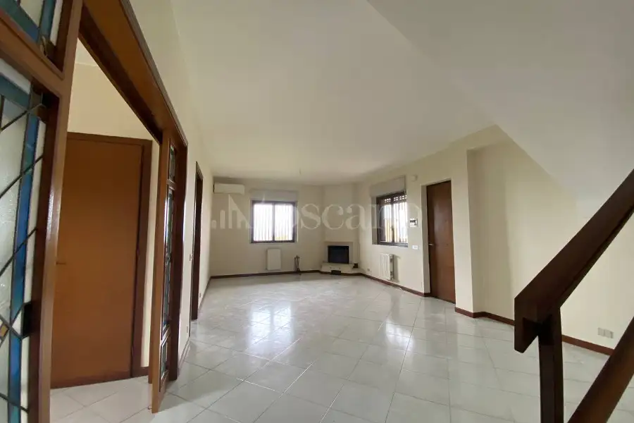Casa in affitto di 142 mq a €950 (rif. 50/2026)
