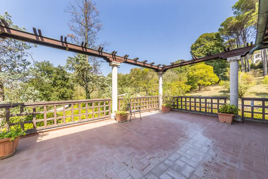 Villa in vendita di 750 mq a €1.950.000 (rif. 53/2026)