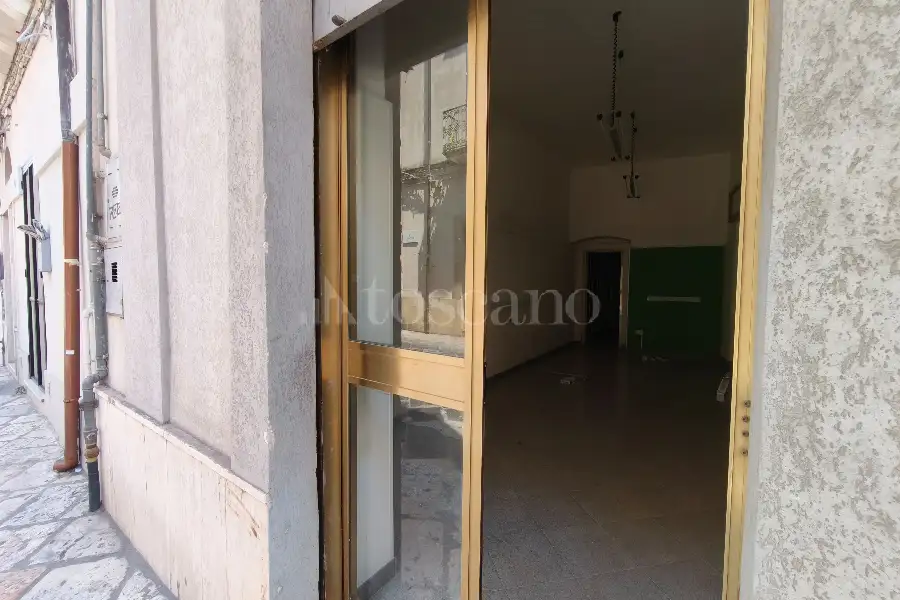 Negozio in vendita di 33 mq a €38.000 (rif. 34/2026)