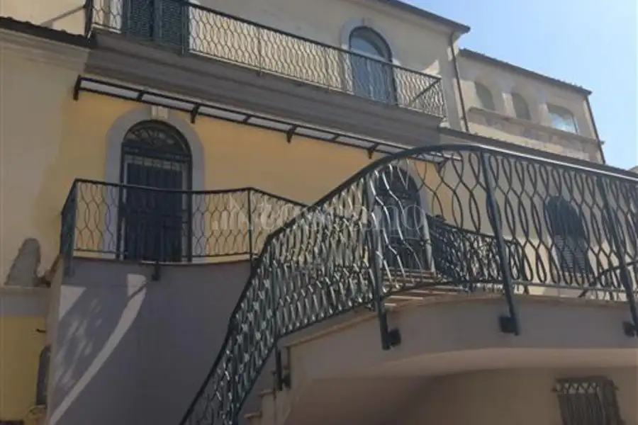 Villa in vendita di 800 mq trattativa riservata (rif. 50/2025)