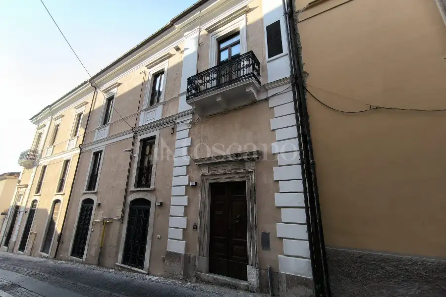 Casa Indipendente in vendita di 300 mq a €450.000 (rif. 32/2026)