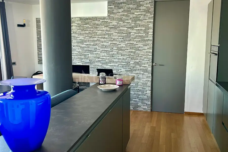 Attico in vendita di 200 mq a €830.000 (rif. 96/2025)