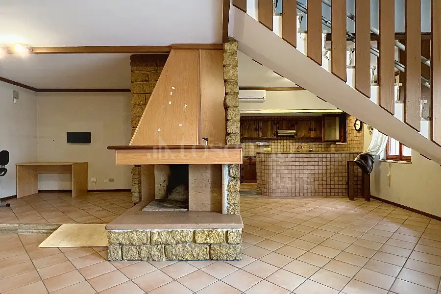 Casa Indipendente in vendita di 300 mq a €330.000 (rif. 24/2026)