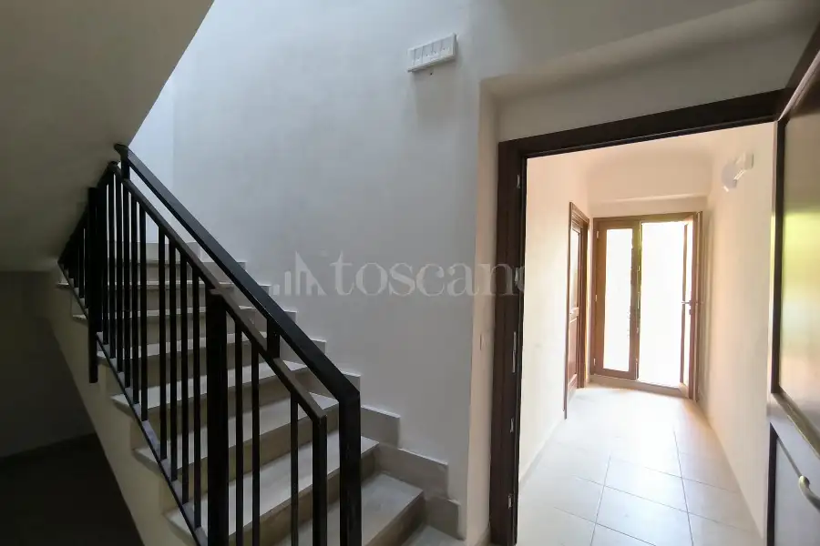 Casa Indipendente in vendita di 300 mq a €450.000 (rif. 32/2026)