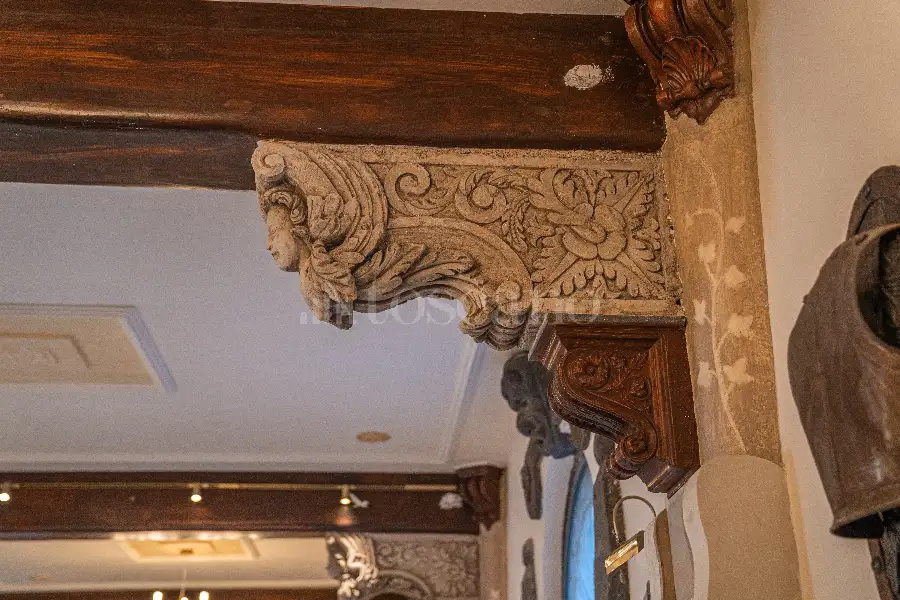 Villa in vendita di 1.200 mq a €4.250.000 (rif. 61/2026)