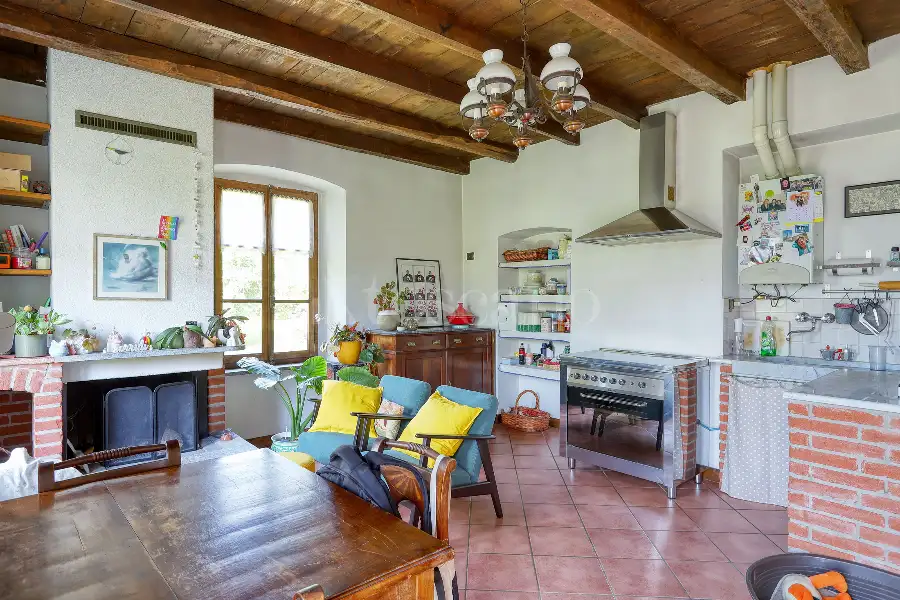 Villa Plurifamiliare in vendita di 310 mq a €515.000 (rif. 161/2026)