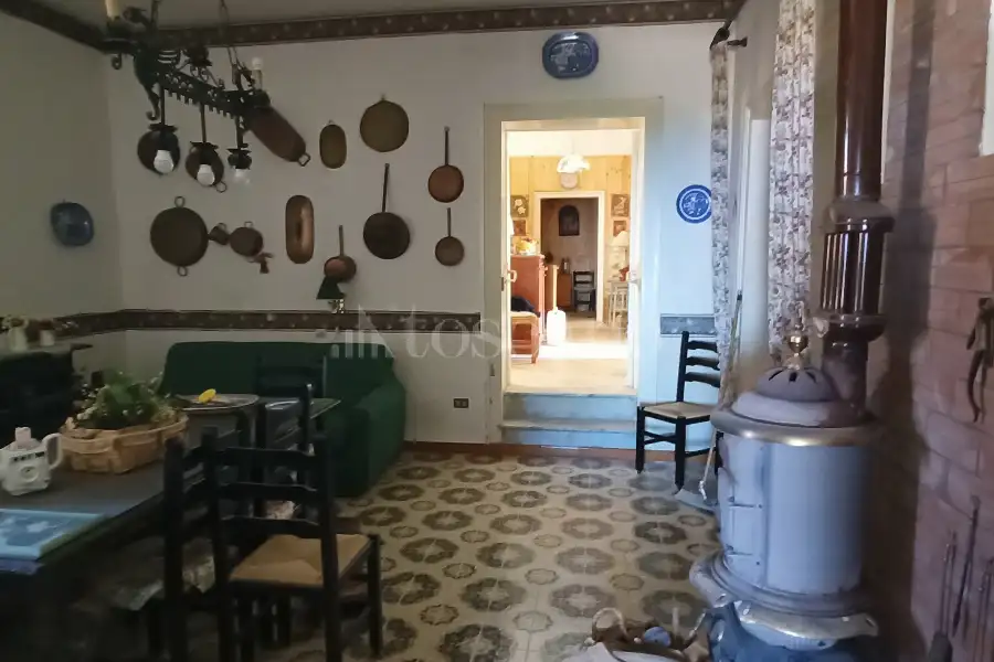 Casa in vendita di 480 mq a €450.000 (rif. 37/2026)