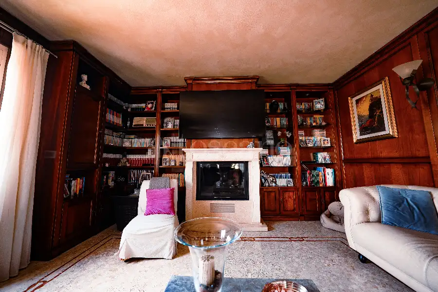 Casa Indipendente in vendita di 340 mq a €1.490.000 (rif. 24/2026)