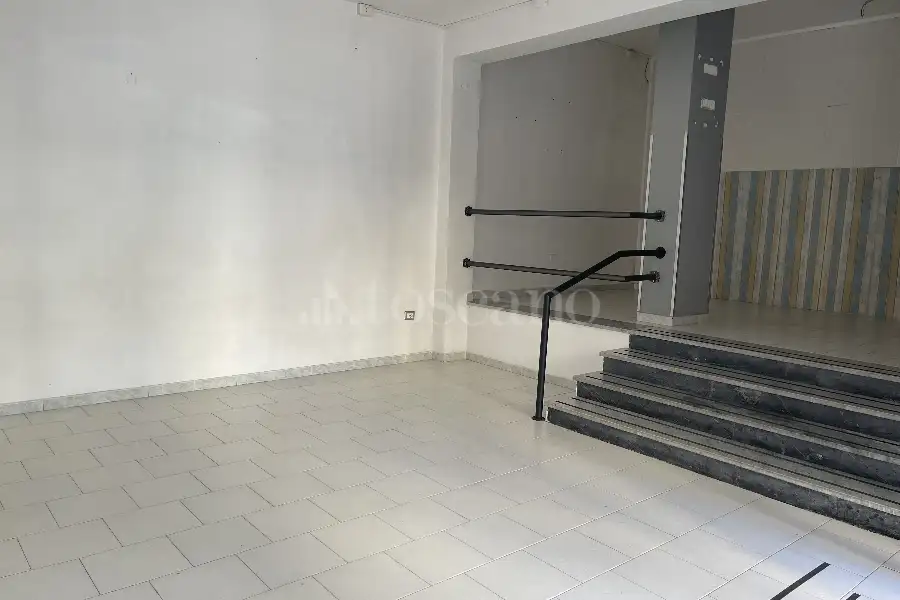 Negozio in affitto di 60 mq a €550 (rif. 26/2025)