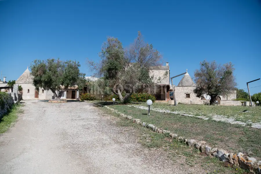 Villa in vendita di 1.500 mq a €2.200.000 (rif. 19/2025)