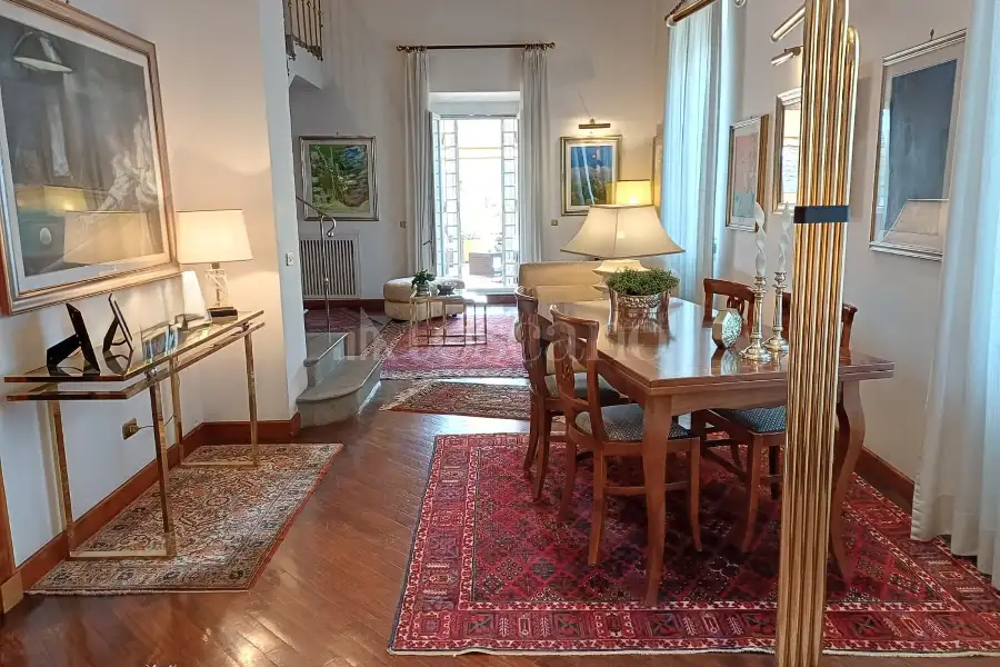 Casale in vendita di 560 mq a €1.250.000 (rif. 3/2026)