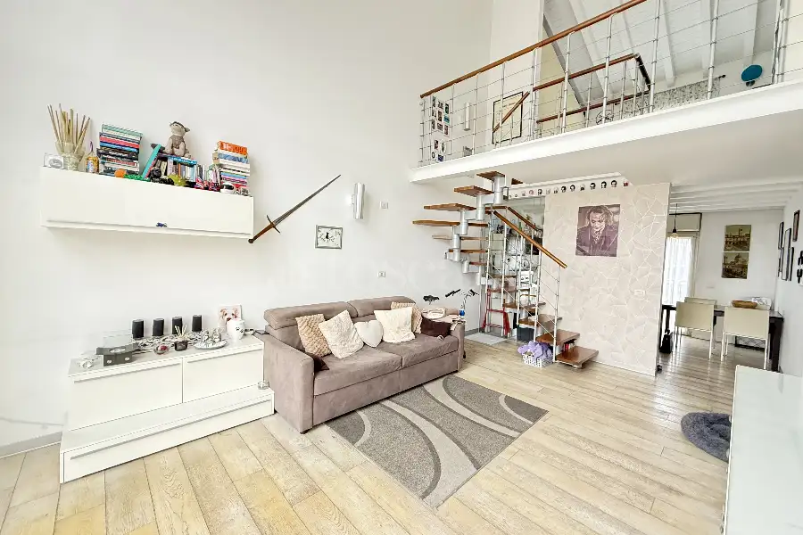 Loft in vendita di 95 mq a €215.000 (rif. 3/2026)
