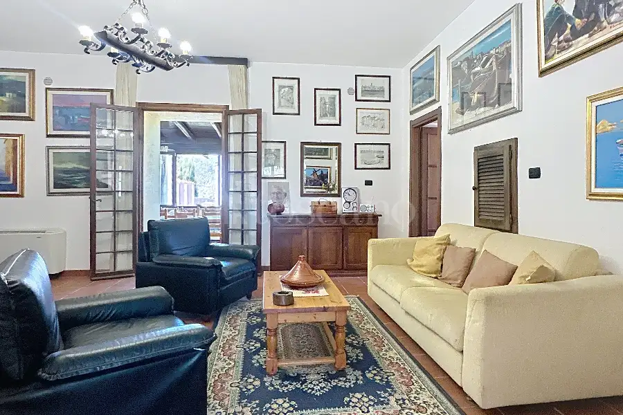 Villa in vendita di 300 mq a €290.000 (rif. 50/2025)