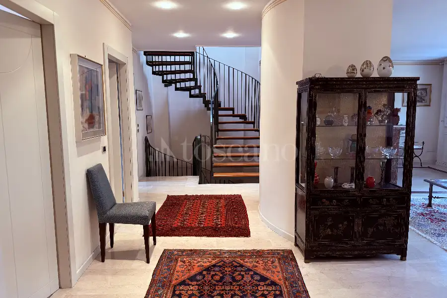 Villa Bifamiliare in vendita di 320 mq a €780.000 (rif. 65/2025)