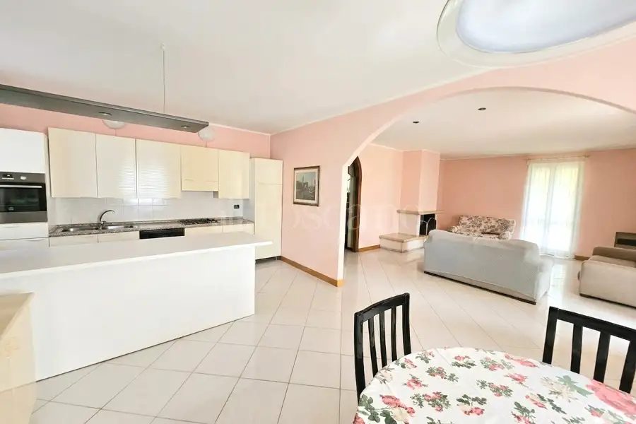 Villa Bifamiliare in vendita di 210 mq a €399.000 (rif. 13/2026)