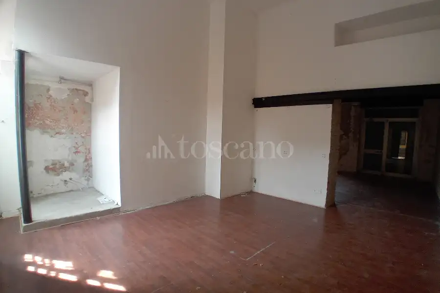 Negozio in affitto di 70 mq a €1.150 (rif. 12/2026)