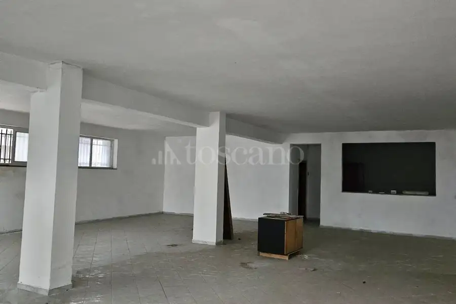 Negozio in affitto di 200 mq a €1.400 (rif. 16/2026)