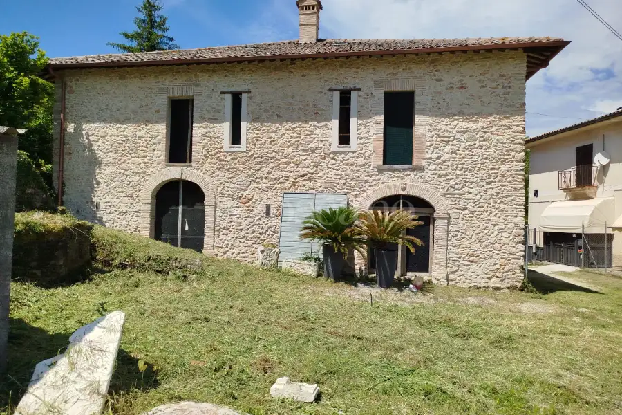Casale in vendita di 500 mq a €369.000 (rif. 10/2025)