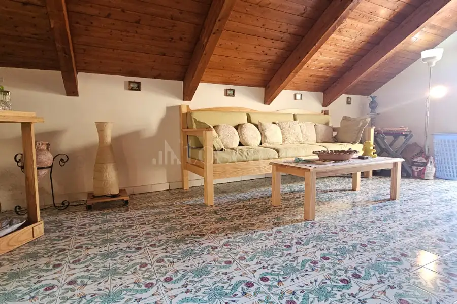 Attico in vendita di 350 mq a €780.000 (rif. 38/2026)