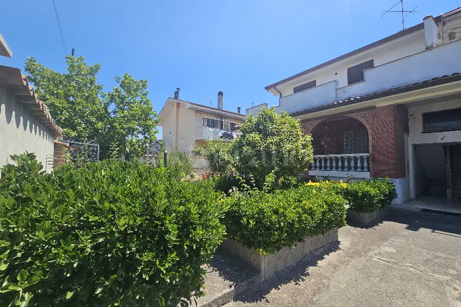 Villa Bifamiliare in vendita di 340 mq a €349.000 (rif. 30/2026)