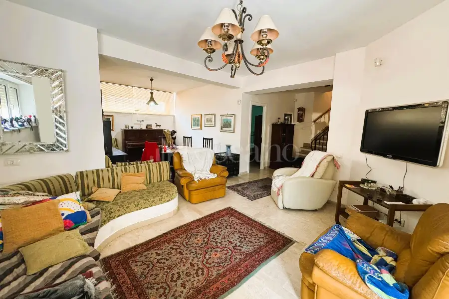 Casa in vendita di 200 mq a €495.000 (rif. 12/2026)