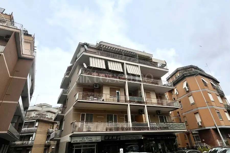Negozio in vendita di 55 mq a €169.000 (rif. 9/2026)