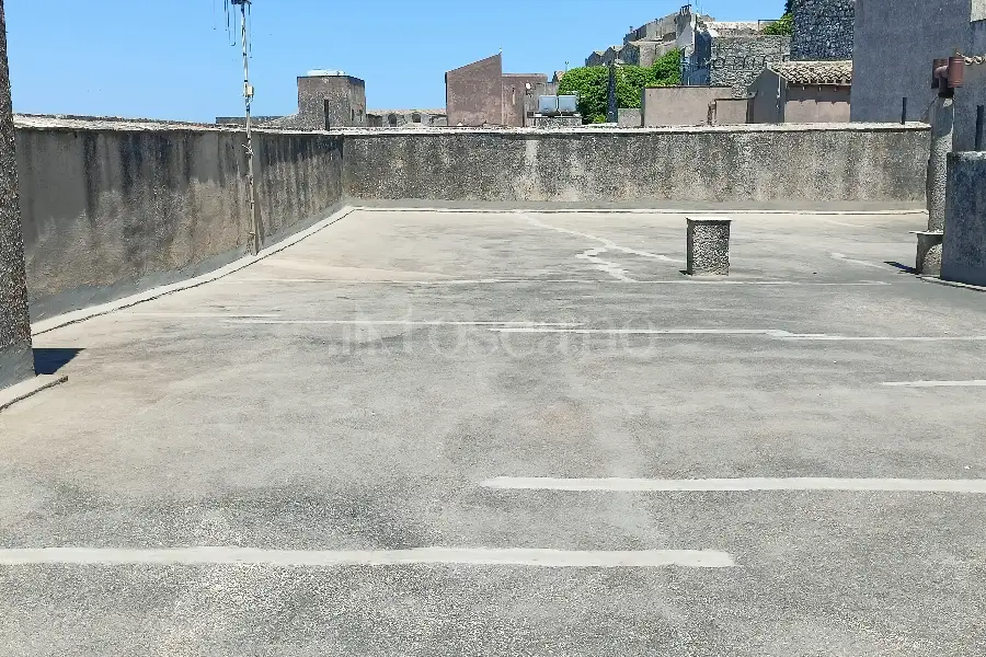 Casa in vendita di 480 mq a €450.000 (rif. 37/2026)
