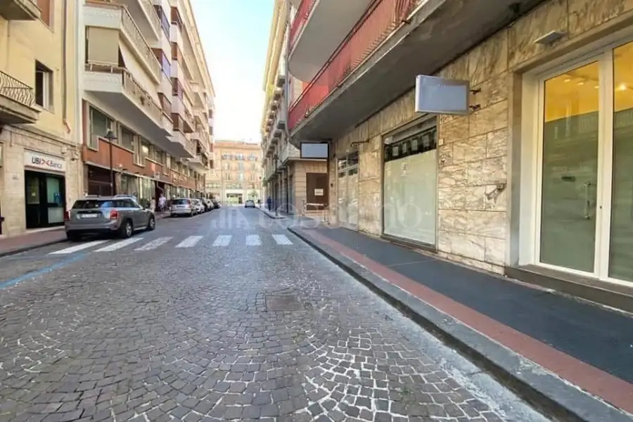 Negozio in vendita di 140 mq a €350.000 (rif. 70/2025)