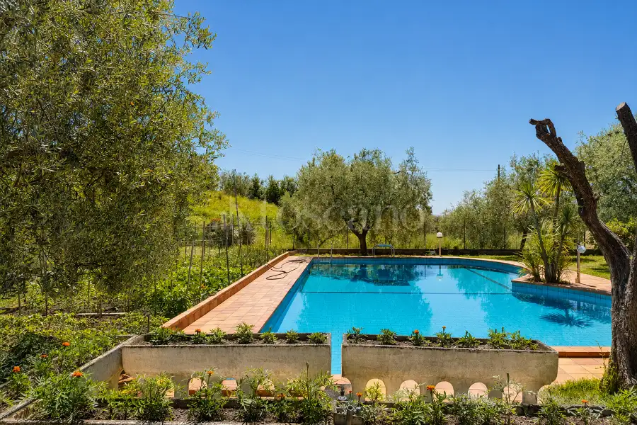 Villa in vendita di 500 mq a €1.100.000 (rif. 22/2026)