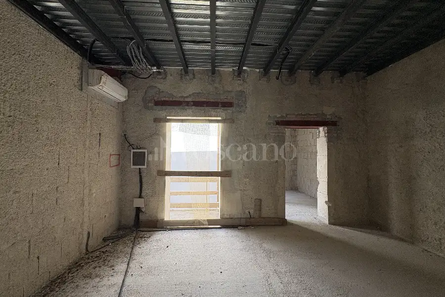 Palazzo in vendita di 420 mq a €800.000 (rif. 107/2026)