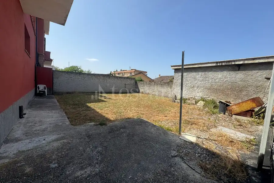 Negozio in vendita di 100 mq a €239.000 (rif. 5/2025)