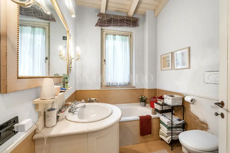 Villa Bifamiliare in vendita di 250 mq a €665.000 (rif. 50/2025)