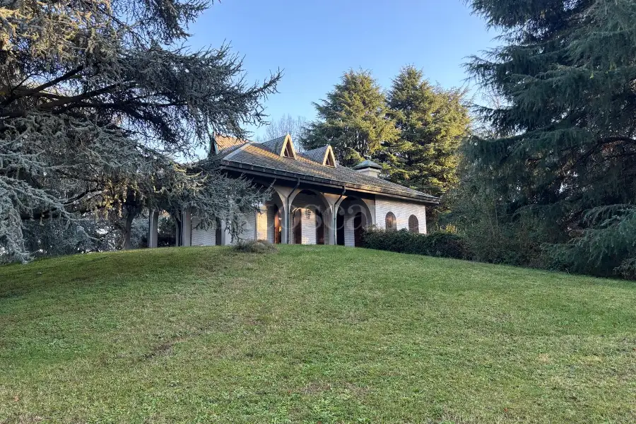 Villa Plurifamiliare in vendita di 370 mq a €1.200.000 (rif. 43/2025)