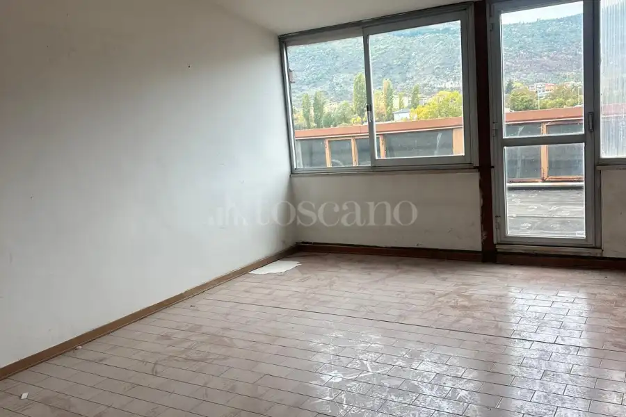 Negozio in vendita di 4.995 mq a €1.500.000 (rif. 118/2025)