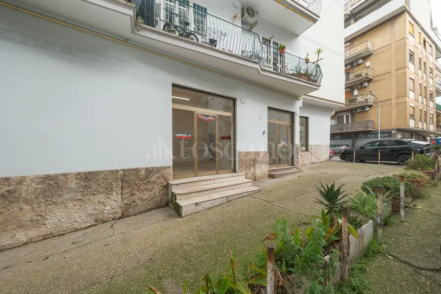 Negozio in affitto di 75 mq a €1.000 (rif. 12/2026)