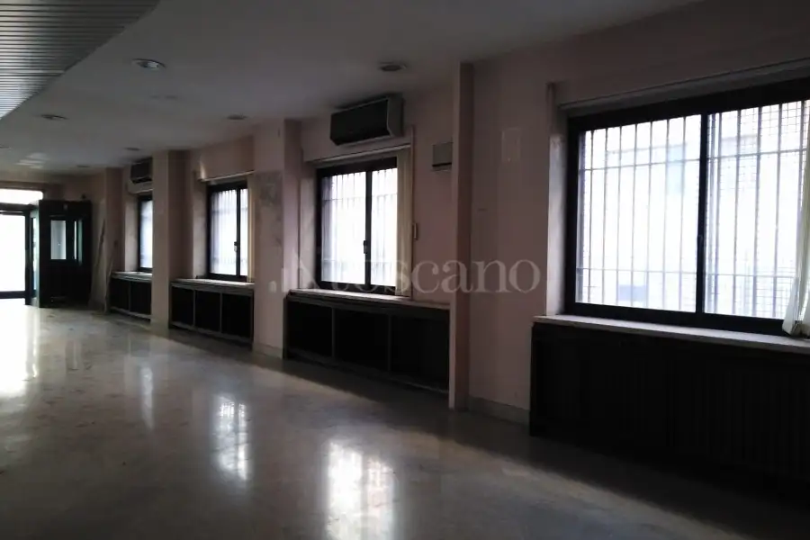 Negozio in affitto di 500 mq a €4.000 (rif. 27/2025)