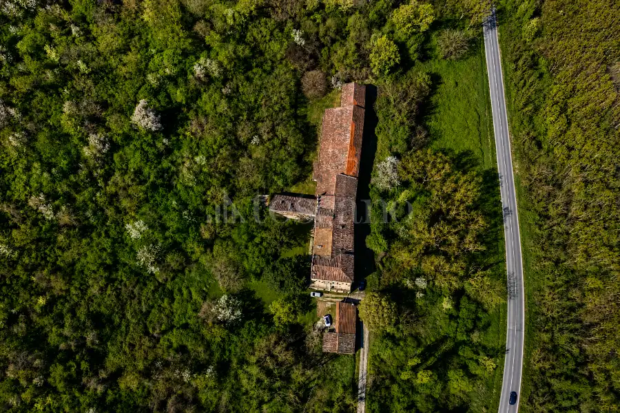 Casale in vendita di 1.000 mq a €1.150.000 (rif. 5/2026)