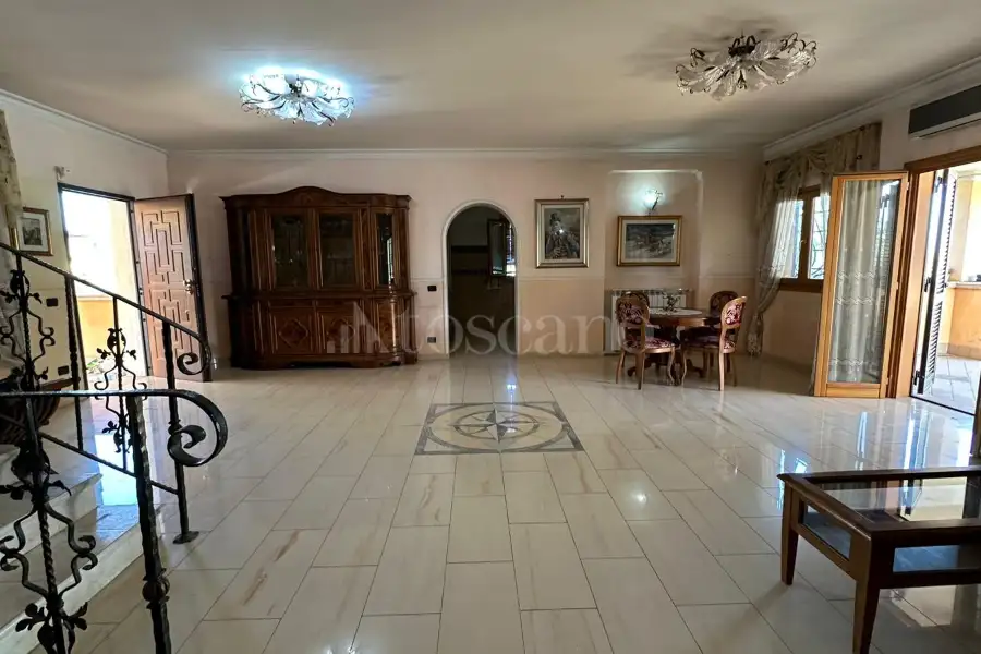 Villa in vendita di 370 mq a €890.000 (rif. 3/2026)