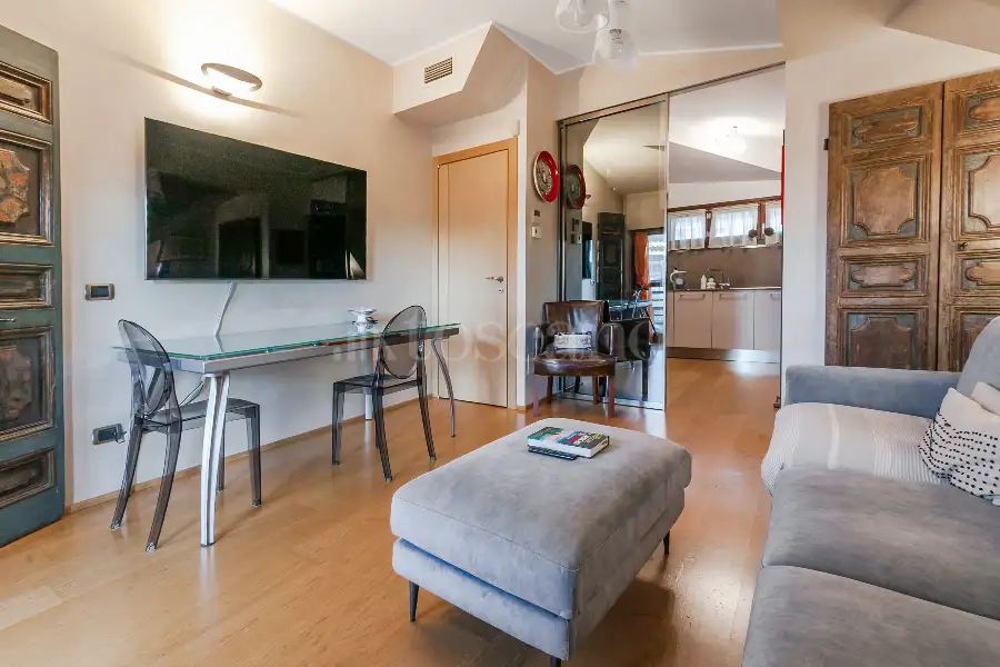 Villa Bifamiliare in vendita di 680 mq trattativa riservata (rif. 42/2025)