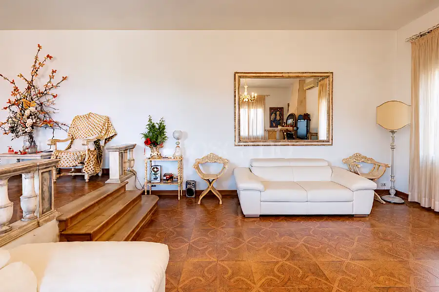 Villa in vendita di 364 mq a €599.000 (rif. 10/2026)